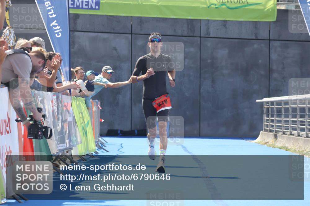 11.08.2024 - GEWOBA Citytriathlon Bremen Lena Gebhardt http://msf.ph/oto/6790646 11.08.2024 13:19:48 Ziel 878 meine-sportfotos.de