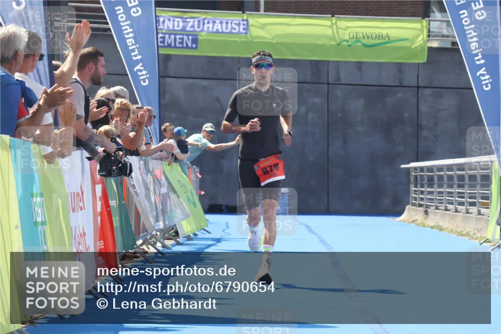 11.08.2024 - GEWOBA Citytriathlon Bremen Lena Gebhardt http://msf.ph/oto/6790654 11.08.2024 13:19:50 Ziel 878 meine-sportfotos.de