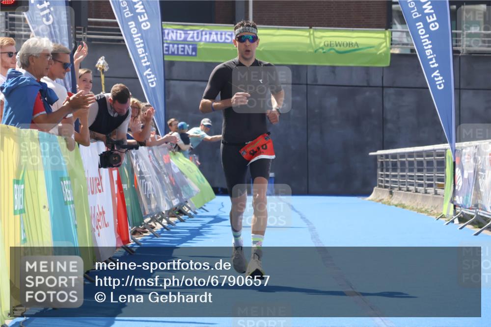 11.08.2024 - GEWOBA Citytriathlon Bremen Lena Gebhardt http://msf.ph/oto/6790657 11.08.2024 13:19:51 Ziel 878 meine-sportfotos.de