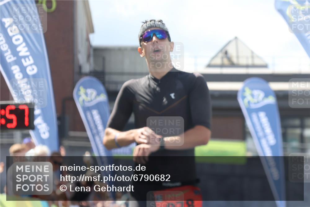 11.08.2024 - GEWOBA Citytriathlon Bremen Lena Gebhardt http://msf.ph/oto/6790682 11.08.2024 13:19:54 Ziel 878 meine-sportfotos.de