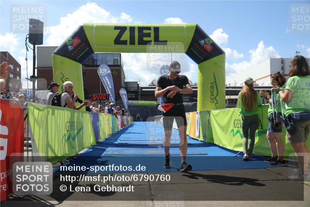 11.08.2024 - GEWOBA Citytriathlon Bremen Lena Gebhardt http://msf.ph/oto/6790760 11.08.2024 13:22:04 Ziel 812, 817 meine-sportfotos.de