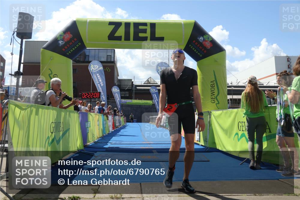 11.08.2024 - GEWOBA Citytriathlon Bremen Lena Gebhardt http://msf.ph/oto/6790765 11.08.2024 13:22:04 Ziel 812, 817 meine-sportfotos.de