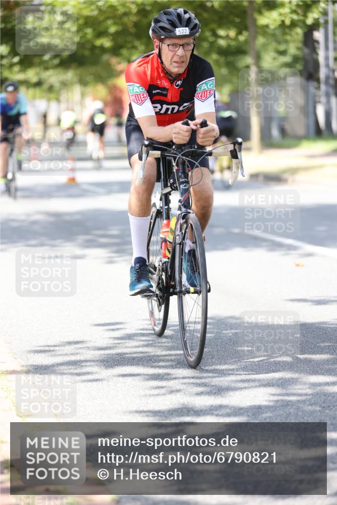 11.08.2024 - GEWOBA Citytriathlon Bremen H.Heesch http://msf.ph/oto/6790821 11.08.2024 13:18:07 Radfahren 213, 367, 407, 451, 522, 526, 533, 535, 540, 541, 557, 615 meine-sportfotos.de