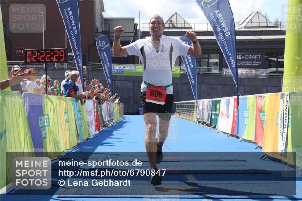 11.08.2024 - GEWOBA Citytriathlon Bremen Lena Gebhardt http://msf.ph/oto/6790847 11.08.2024 13:22:26 Ziel 898 meine-sportfotos.de