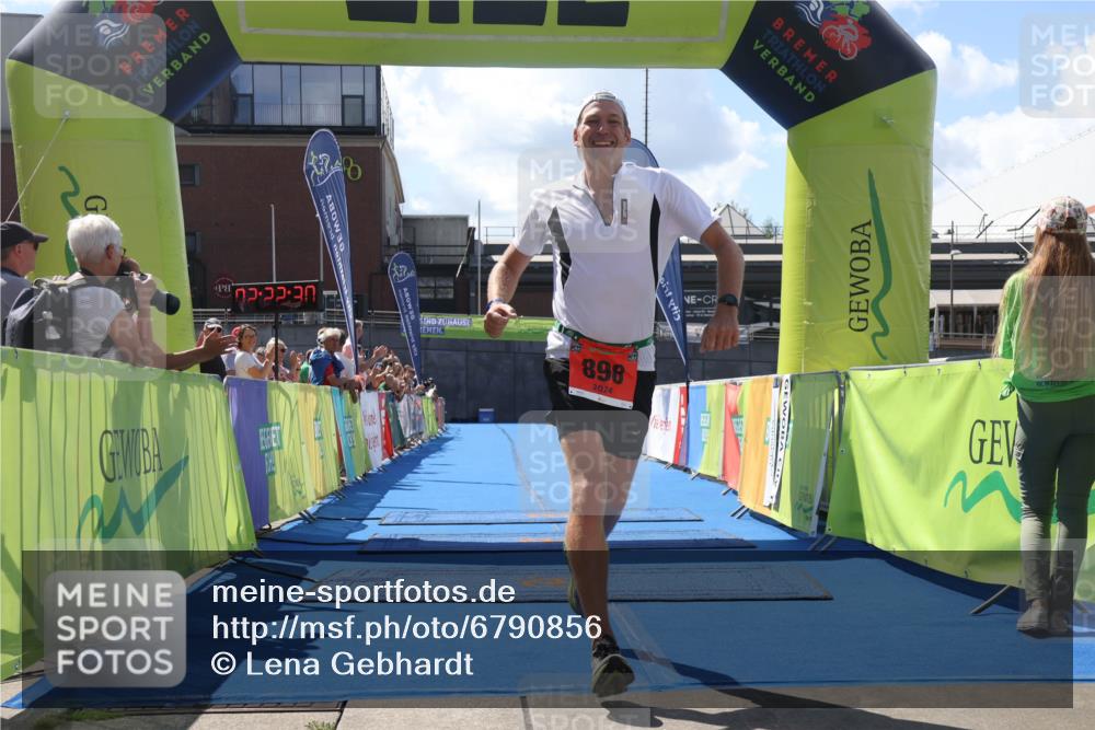 11.08.2024 - GEWOBA Citytriathlon Bremen Lena Gebhardt http://msf.ph/oto/6790856 11.08.2024 13:22:26 Ziel 898 meine-sportfotos.de