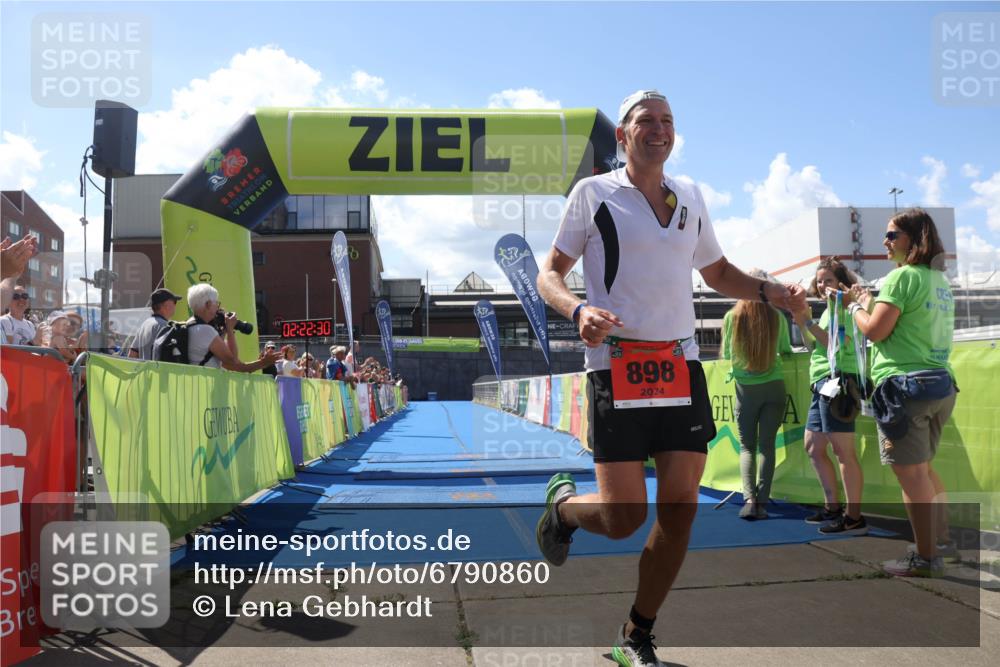 11.08.2024 - GEWOBA Citytriathlon Bremen Lena Gebhardt http://msf.ph/oto/6790860 11.08.2024 13:22:27 Ziel 898 meine-sportfotos.de
