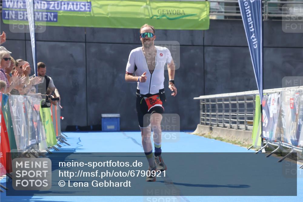 11.08.2024 - GEWOBA Citytriathlon Bremen Lena Gebhardt http://msf.ph/oto/6790921 11.08.2024 13:22:55 Ziel 751, 857 meine-sportfotos.de