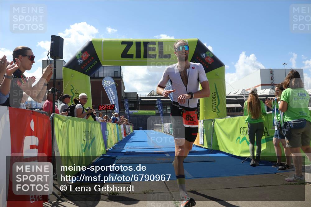 11.08.2024 - GEWOBA Citytriathlon Bremen Lena Gebhardt http://msf.ph/oto/6790967 11.08.2024 13:22:59 Ziel 857 meine-sportfotos.de