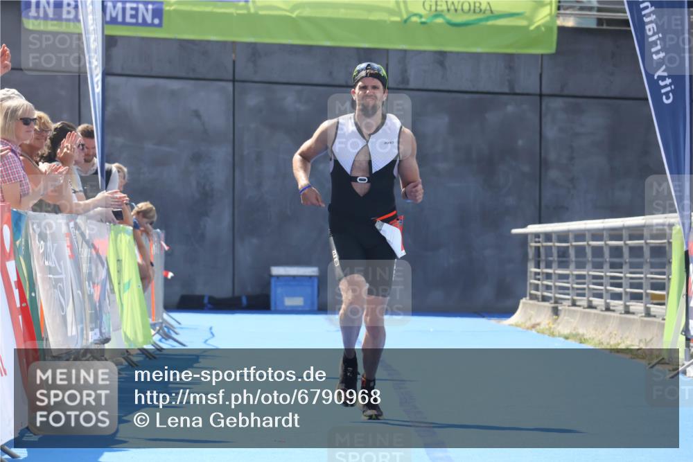 11.08.2024 - GEWOBA Citytriathlon Bremen Lena Gebhardt http://msf.ph/oto/6790968 11.08.2024 13:23:42 Ziel 807 meine-sportfotos.de