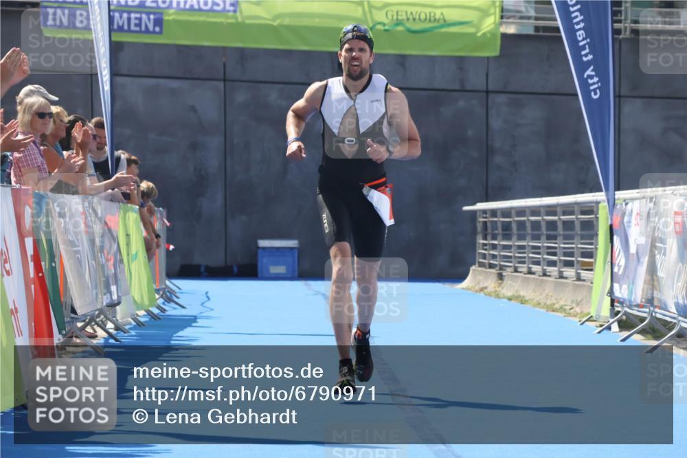 11.08.2024 - GEWOBA Citytriathlon Bremen Lena Gebhardt http://msf.ph/oto/6790971 11.08.2024 13:23:43 Ziel 807 meine-sportfotos.de
