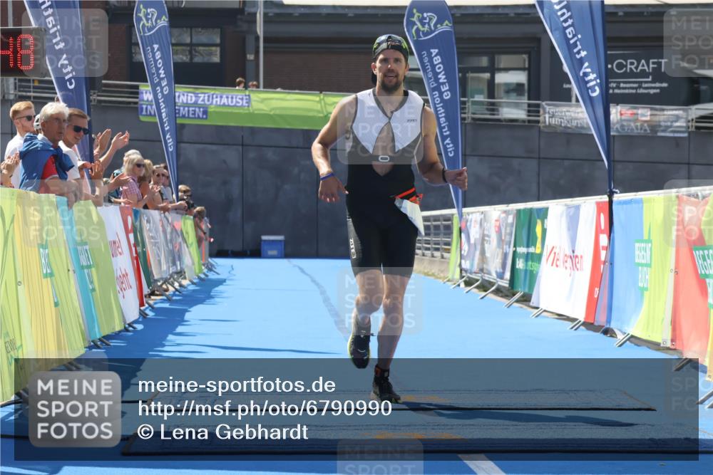 11.08.2024 - GEWOBA Citytriathlon Bremen Lena Gebhardt http://msf.ph/oto/6790990 11.08.2024 13:23:45 Ziel 807 meine-sportfotos.de