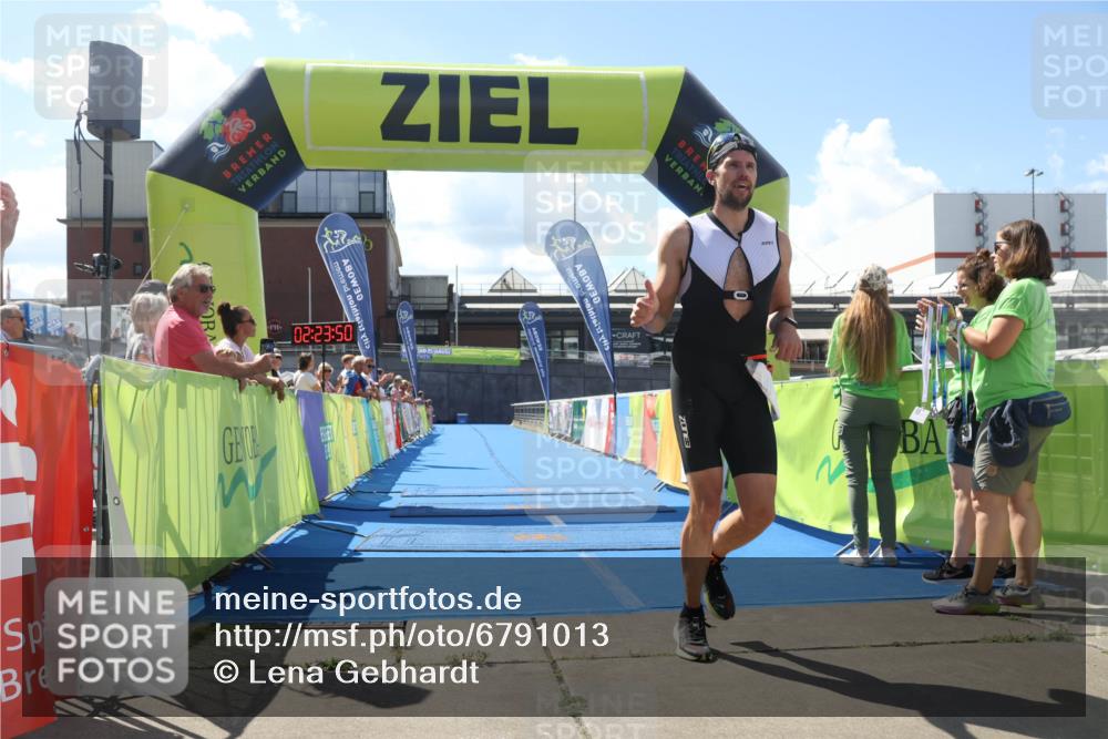 11.08.2024 - GEWOBA Citytriathlon Bremen Lena Gebhardt http://msf.ph/oto/6791013 11.08.2024 13:23:46 Ziel 807 meine-sportfotos.de