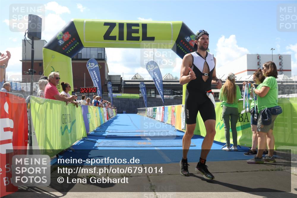 11.08.2024 - GEWOBA Citytriathlon Bremen Lena Gebhardt http://msf.ph/oto/6791014 11.08.2024 13:23:47 Ziel 807 meine-sportfotos.de