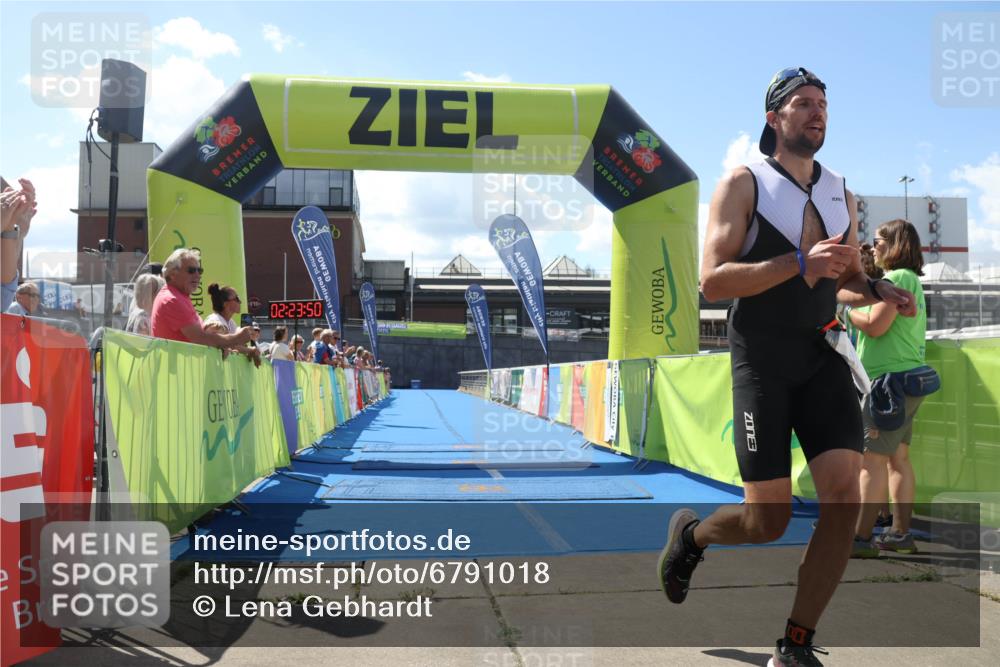 11.08.2024 - GEWOBA Citytriathlon Bremen Lena Gebhardt http://msf.ph/oto/6791018 11.08.2024 13:23:47 Ziel 807 meine-sportfotos.de