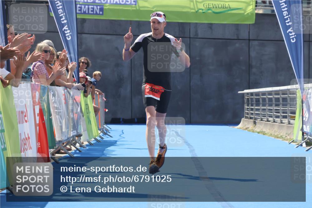 11.08.2024 - GEWOBA Citytriathlon Bremen Lena Gebhardt http://msf.ph/oto/6791025 11.08.2024 13:24:21 Ziel 902 meine-sportfotos.de