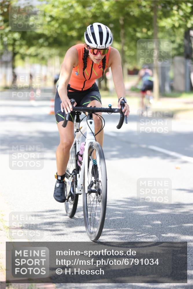 11.08.2024 - GEWOBA Citytriathlon Bremen H.Heesch http://msf.ph/oto/6791034 11.08.2024 13:18:26 Radfahren 407, 451, 507, 533, 540, 557, 629, 646, xxx, 695, 702 meine-sportfotos.de