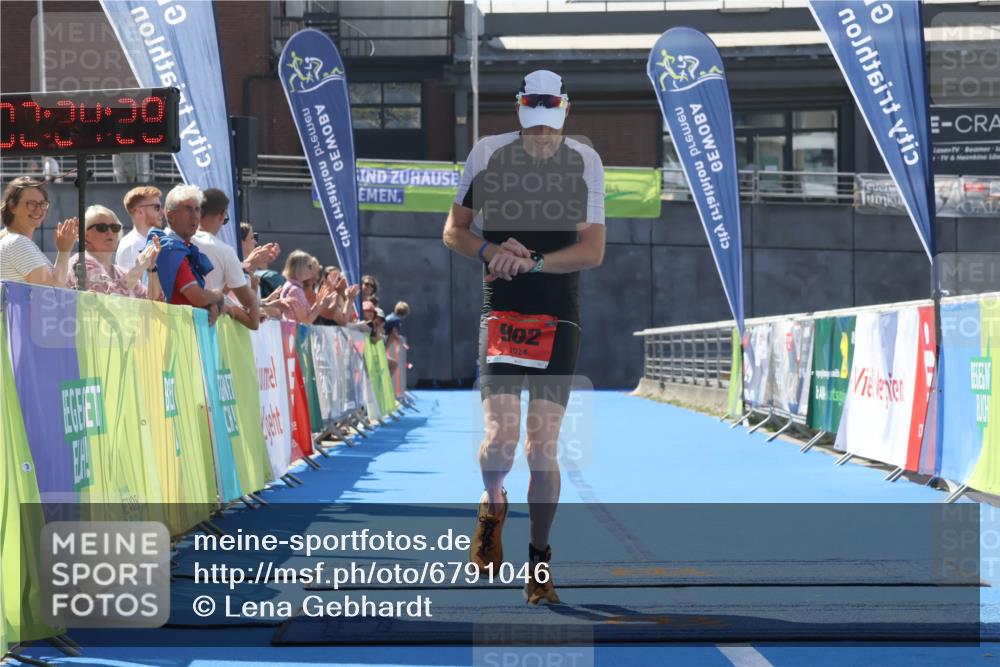 11.08.2024 - GEWOBA Citytriathlon Bremen Lena Gebhardt http://msf.ph/oto/6791046 11.08.2024 13:24:24 Ziel 902 meine-sportfotos.de