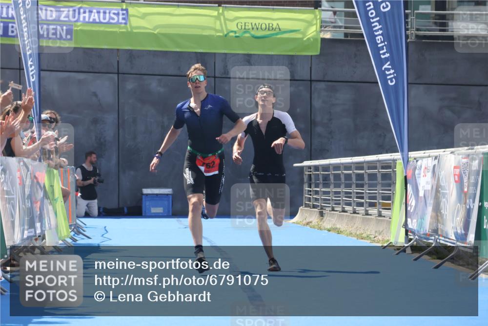 11.08.2024 - GEWOBA Citytriathlon Bremen Lena Gebhardt http://msf.ph/oto/6791075 11.08.2024 13:25:01 Ziel 758, 762 meine-sportfotos.de