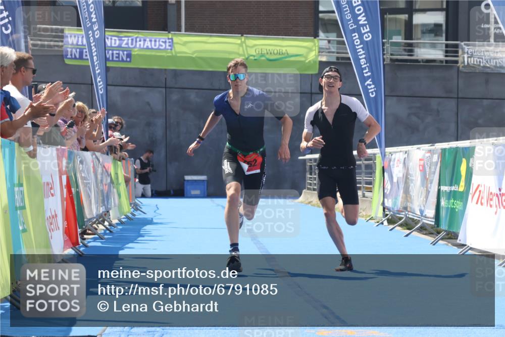 11.08.2024 - GEWOBA Citytriathlon Bremen Lena Gebhardt http://msf.ph/oto/6791085 11.08.2024 13:25:03 Ziel 758, 762 meine-sportfotos.de