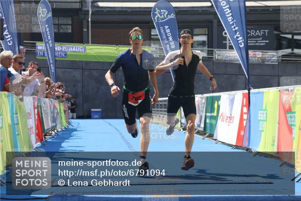 11.08.2024 - GEWOBA Citytriathlon Bremen Lena Gebhardt http://msf.ph/oto/6791094 11.08.2024 13:25:03 Ziel 758, 762 meine-sportfotos.de