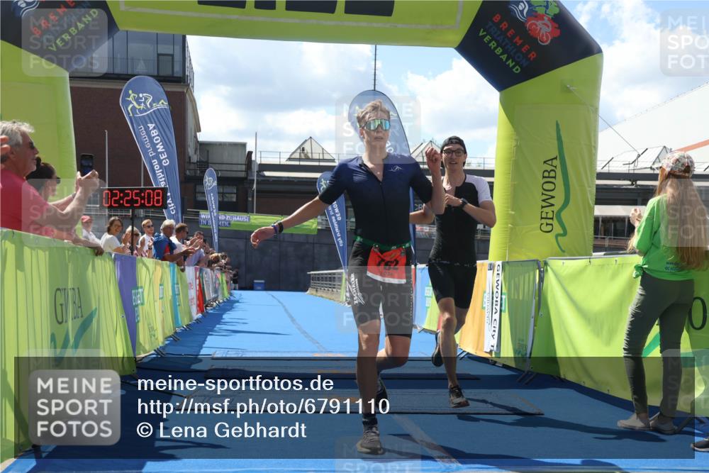11.08.2024 - GEWOBA Citytriathlon Bremen Lena Gebhardt http://msf.ph/oto/6791110 11.08.2024 13:25:04 Ziel 758, 762 meine-sportfotos.de