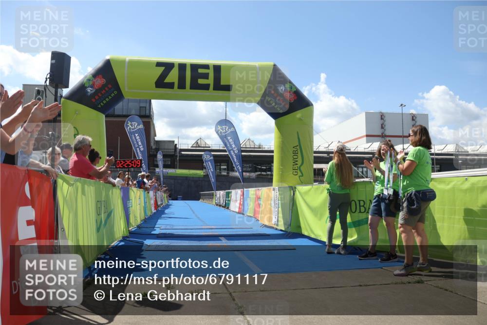 11.08.2024 - GEWOBA Citytriathlon Bremen Lena Gebhardt http://msf.ph/oto/6791117 11.08.2024 13:25:06 Ziel 758, 762 meine-sportfotos.de