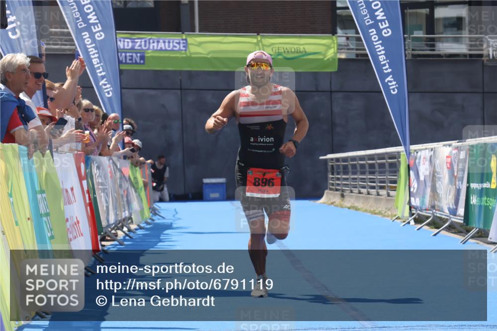 11.08.2024 - GEWOBA Citytriathlon Bremen Lena Gebhardt http://msf.ph/oto/6791119 11.08.2024 13:25:21 Ziel 896 meine-sportfotos.de