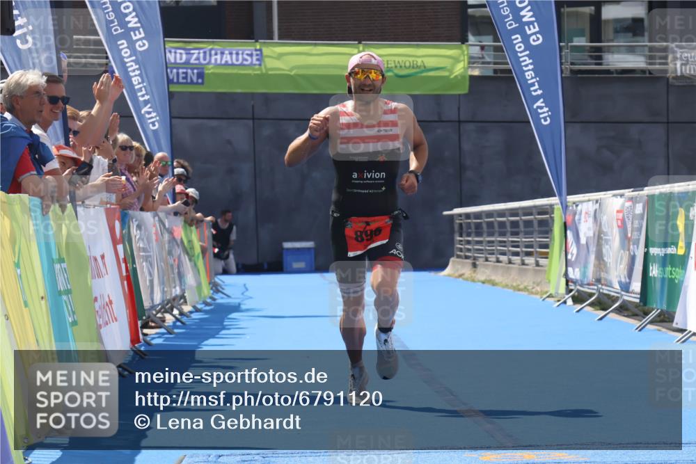 11.08.2024 - GEWOBA Citytriathlon Bremen Lena Gebhardt http://msf.ph/oto/6791120 11.08.2024 13:25:21 Ziel 896 meine-sportfotos.de