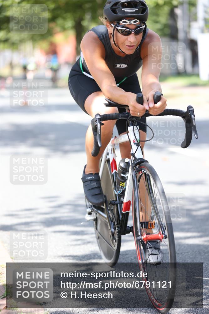 11.08.2024 - GEWOBA Citytriathlon Bremen H.Heesch http://msf.ph/oto/6791121 11.08.2024 13:18:36 Radfahren xxx, 405, 489, 507, 546, 629, 646, 695, 702 meine-sportfotos.de