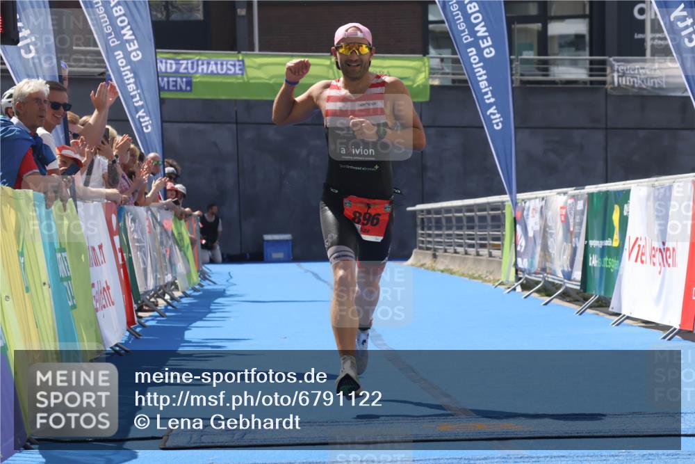 11.08.2024 - GEWOBA Citytriathlon Bremen Lena Gebhardt http://msf.ph/oto/6791122 11.08.2024 13:25:22 Ziel 896 meine-sportfotos.de