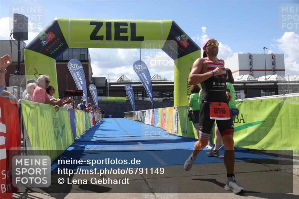 11.08.2024 - GEWOBA Citytriathlon Bremen Lena Gebhardt http://msf.ph/oto/6791149 11.08.2024 13:25:24 Ziel 896 meine-sportfotos.de