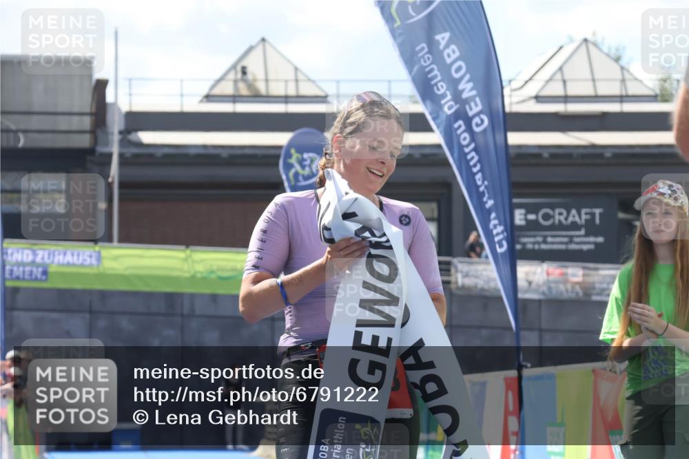 11.08.2024 - GEWOBA Citytriathlon Bremen Lena Gebhardt http://msf.ph/oto/6791222 11.08.2024 13:26:14 Ziel 1038 meine-sportfotos.de