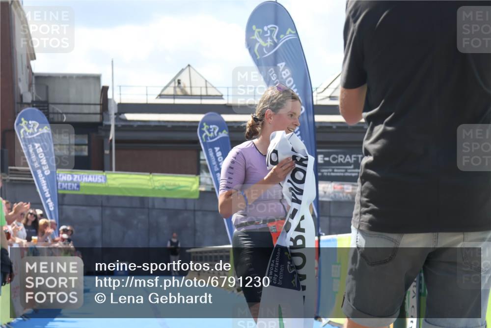 11.08.2024 - GEWOBA Citytriathlon Bremen Lena Gebhardt http://msf.ph/oto/6791230 11.08.2024 13:26:14 Ziel 1038 meine-sportfotos.de