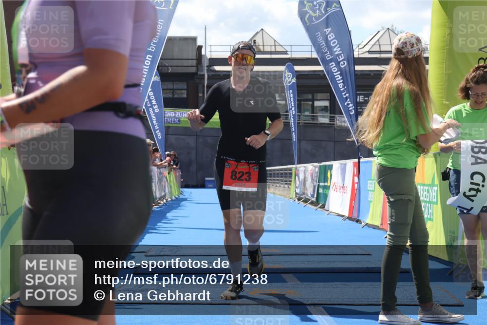 11.08.2024 - GEWOBA Citytriathlon Bremen Lena Gebhardt http://msf.ph/oto/6791238 11.08.2024 13:26:52 Ziel 823 meine-sportfotos.de