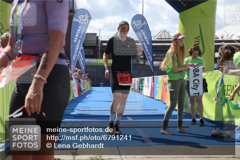11.08.2024 - GEWOBA Citytriathlon Bremen Lena Gebhardt http://msf.ph/oto/6791241 11.08.2024 13:26:53 Ziel 823 meine-sportfotos.de