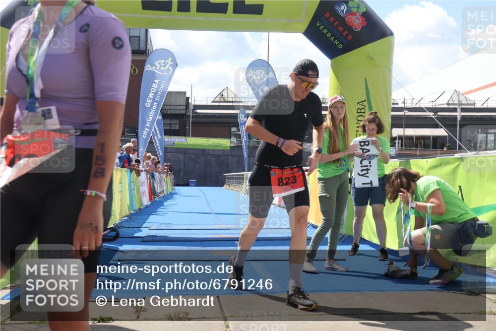 11.08.2024 - GEWOBA Citytriathlon Bremen Lena Gebhardt http://msf.ph/oto/6791246 11.08.2024 13:26:53 Ziel 823 meine-sportfotos.de