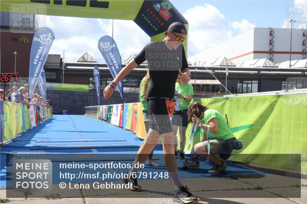 11.08.2024 - GEWOBA Citytriathlon Bremen Lena Gebhardt http://msf.ph/oto/6791248 11.08.2024 13:26:54 Ziel 823 meine-sportfotos.de