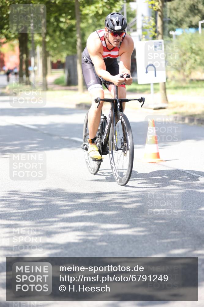 11.08.2024 - GEWOBA Citytriathlon Bremen H.Heesch http://msf.ph/oto/6791249 11.08.2024 13:18:47 Radfahren xxx, 405, 489, 546, 591, 646, 655, 688 meine-sportfotos.de