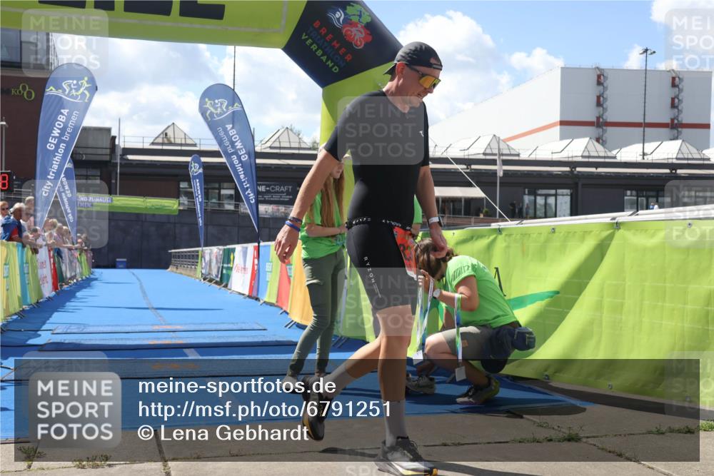 11.08.2024 - GEWOBA Citytriathlon Bremen Lena Gebhardt http://msf.ph/oto/6791251 11.08.2024 13:26:54 Ziel 823 meine-sportfotos.de