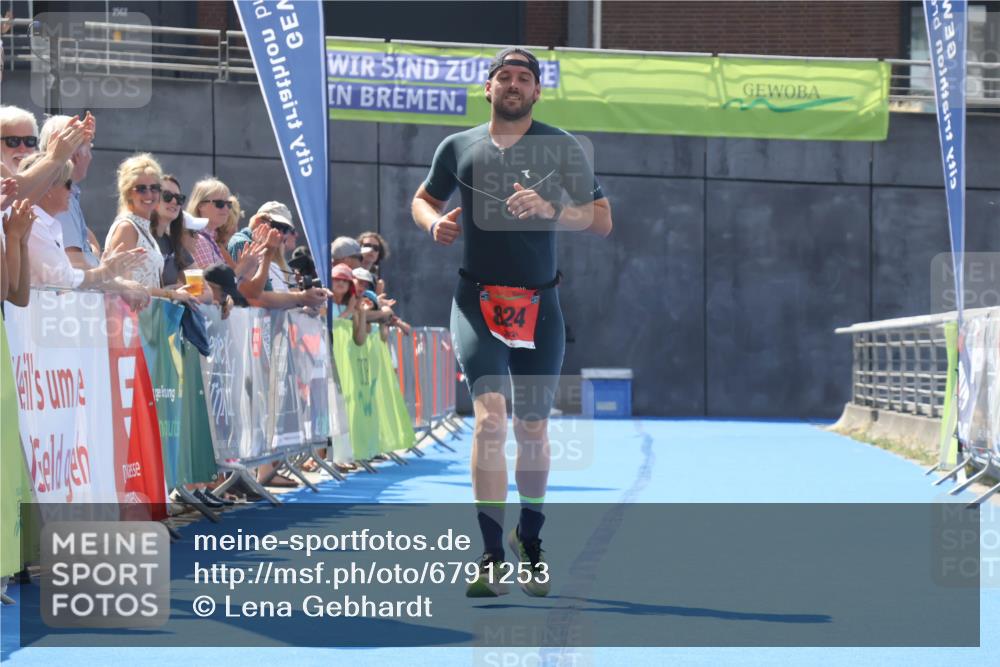 11.08.2024 - GEWOBA Citytriathlon Bremen Lena Gebhardt http://msf.ph/oto/6791253 11.08.2024 13:27:31 Ziel 824 meine-sportfotos.de