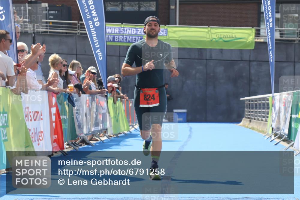 11.08.2024 - GEWOBA Citytriathlon Bremen Lena Gebhardt http://msf.ph/oto/6791258 11.08.2024 13:27:31 Ziel 824 meine-sportfotos.de