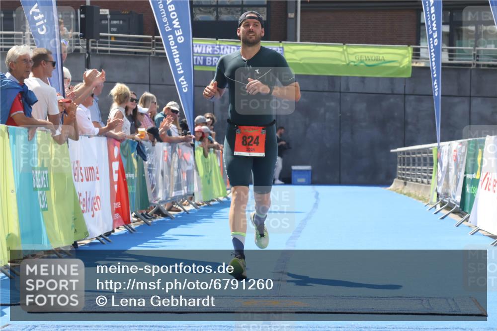 11.08.2024 - GEWOBA Citytriathlon Bremen Lena Gebhardt http://msf.ph/oto/6791260 11.08.2024 13:27:32 Ziel 824 meine-sportfotos.de