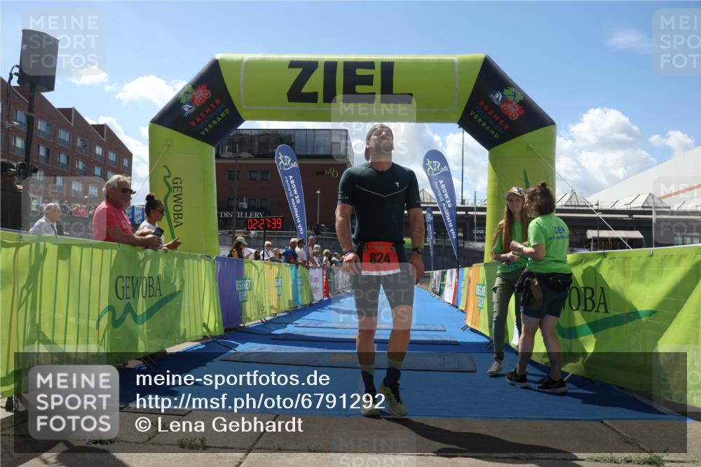 11.08.2024 - GEWOBA Citytriathlon Bremen Lena Gebhardt http://msf.ph/oto/6791292 11.08.2024 13:27:35 Ziel 824 meine-sportfotos.de