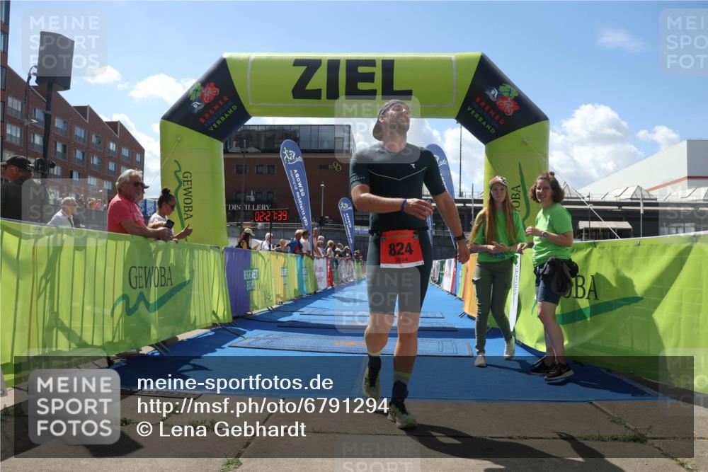 11.08.2024 - GEWOBA Citytriathlon Bremen Lena Gebhardt http://msf.ph/oto/6791294 11.08.2024 13:27:36 Ziel 824 meine-sportfotos.de
