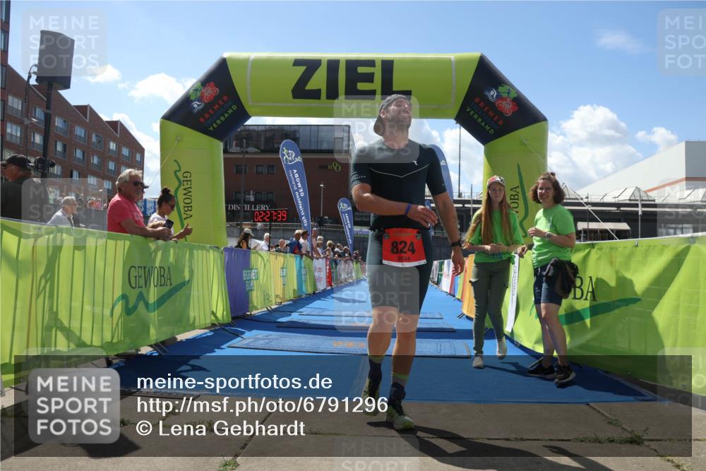 11.08.2024 - GEWOBA Citytriathlon Bremen Lena Gebhardt http://msf.ph/oto/6791296 11.08.2024 13:27:36 Ziel 824 meine-sportfotos.de