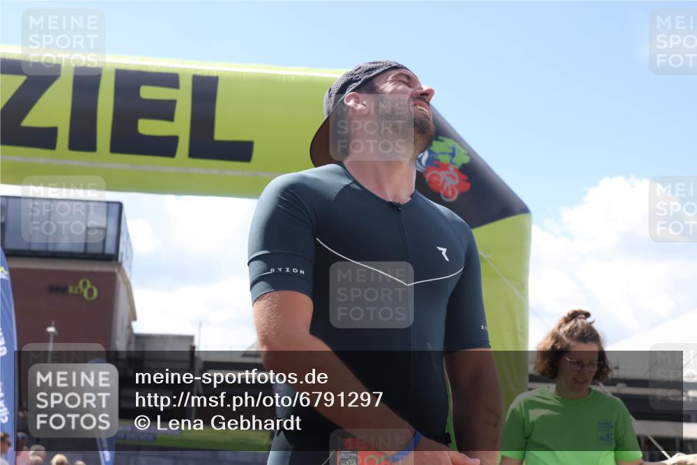 11.08.2024 - GEWOBA Citytriathlon Bremen Lena Gebhardt http://msf.ph/oto/6791297 11.08.2024 13:27:37 Ziel 824 meine-sportfotos.de