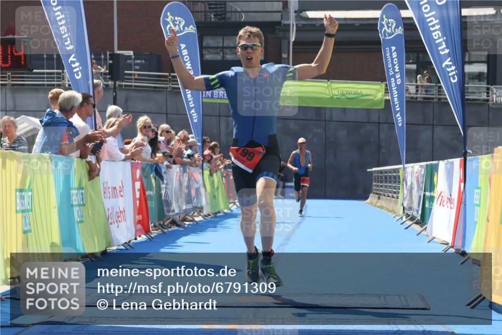 11.08.2024 - GEWOBA Citytriathlon Bremen Lena Gebhardt http://msf.ph/oto/6791309 11.08.2024 13:28:00 Ziel 799, 905 meine-sportfotos.de