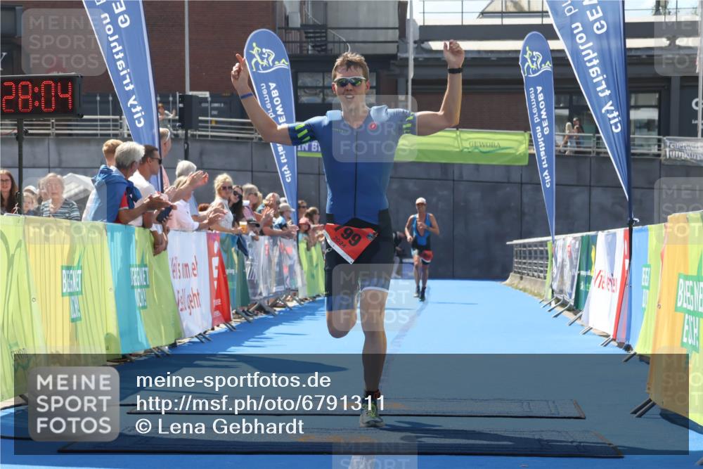 11.08.2024 - GEWOBA Citytriathlon Bremen Lena Gebhardt http://msf.ph/oto/6791311 11.08.2024 13:28:01 Ziel 799, 905 meine-sportfotos.de
