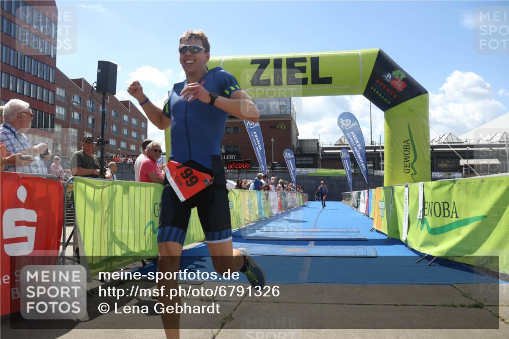 11.08.2024 - GEWOBA Citytriathlon Bremen Lena Gebhardt http://msf.ph/oto/6791326 11.08.2024 13:28:02 Ziel 799, 905 meine-sportfotos.de