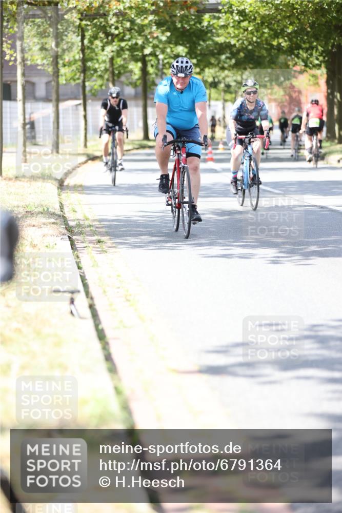 11.08.2024 - GEWOBA Citytriathlon Bremen H.Heesch http://msf.ph/oto/6791364 11.08.2024 13:19:05 Radfahren 357, 406, 416, 418, 493, 573, 591, 604, 654, 655, 688 meine-sportfotos.de